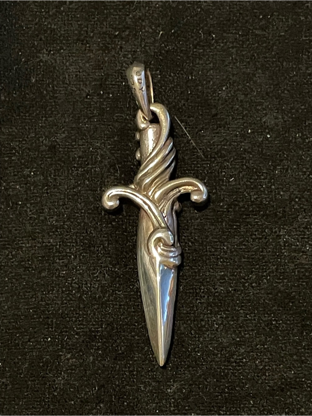 David Yurman Silver Dagger Pendant with Dark Pavé diamonds - Picture 2 of 7